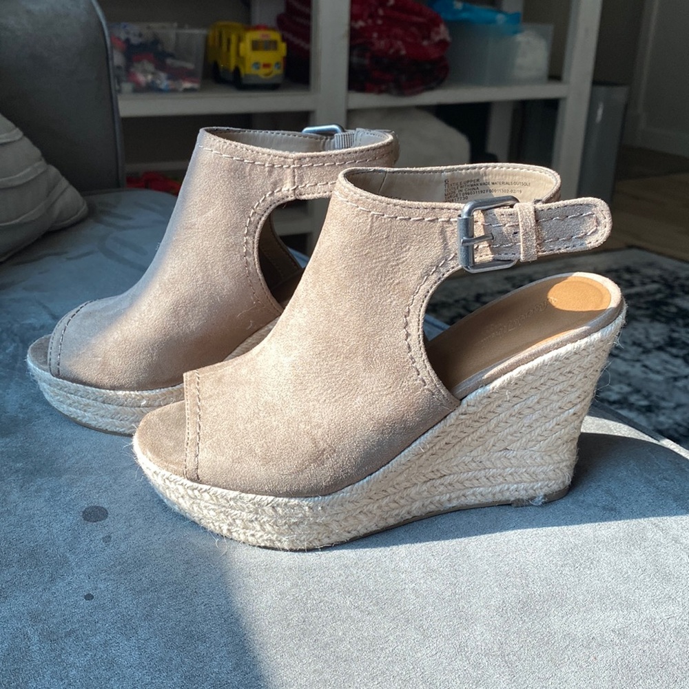 (SOLD) Universal Thread wedges (Target)